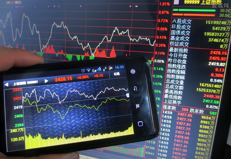 广西开出首趟多式联运物流总包外贸货物列车